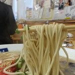 魁龍 - 麺は博多長浜系より太くて食い応えあり…ﾍU^ｪ^U ｵﾃ!