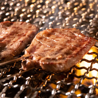 本格派焼き物から創作和食まで、素材にこだわる一品料理の数々