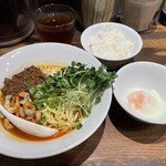 六坊担担面 - 日式汁なし担々麺1100円+温泉卵120円+小ご飯50円