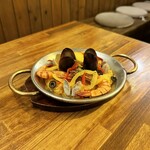 地中海酒場ココチーノ - 魚介のパエリア（1人前）　1,518円