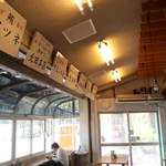 中央道原パーキングエリア(下り)スナックコーナー - 店内は築地市場をイメージ。