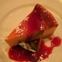 ウルフギャング・パック カフェ 愛知芸術文化センター店 - ホワイトチョコレートチーズケーキ 560円