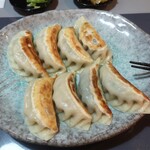 八鮮大連餃子 - ・「焼き餃子四種盛り合わせ(¥850)」のアップ。