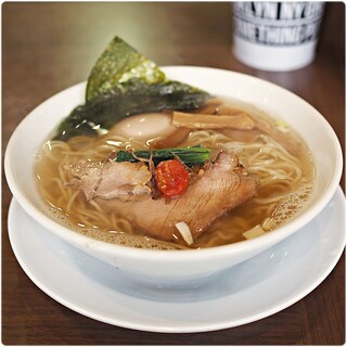 麺屋 あきのそら - 料理写真:淡麗魚貝しお 980円 味玉 150円