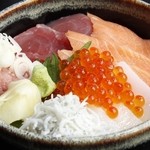 中央道原パーキングエリア(下り)スナックコーナー - 料理写真:豪快　市場丼910円