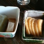 Mingei Diya Daikoku Ya - 漬物とふきのとうの豆腐。にがーい(苦笑)