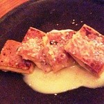 Chin Chin - グリルバナナとローティ、コンデンスミルク添え