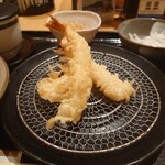 銀座ハゲ天 - 料理写真:まずは海老が３尾。