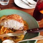 Movida - 本日のスペシャル。カリカリのポークロースととレンズ豆に込み