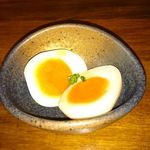 豚小家 - お通しの煮玉子