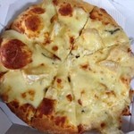 Domino's Pizza - ハチミツかけるとうまいんだな。