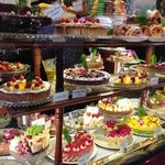 Hopetoun Tea Rooms - スイーツが陳列されているディスプレイ
