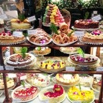 Hopetoun Tea Rooms - スイーツが陳列されているディスプレイ