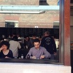 Giddiup - 外観、カウンター席