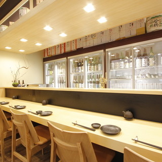 Enjoy a blissful moment while looking at about 60 types of local sake from Toyama