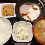 吉野家 - 料理写真:ハムエッグ納豆朝食(豚汁変更)