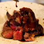 家庭料理 めしと話 - 黒火乃和牛ネック焼き