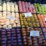 Adriano Zumbo South Yarra - マカロンいろいろ。ズンボのお店ではズンバロンと呼んでいます。