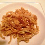 Flower Drum - イーフー麺。一度油で揚げてから湯でて戻す麺の炒め。