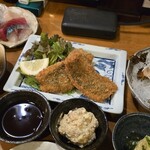 刺身と日本酒 波に千鳥 - 