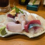 刺身と日本酒 波に千鳥 - 