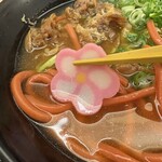 驛麺家 - 梅の形の蒲鉾