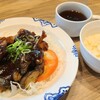 バーミヤン  - 日替りランチ【ご飯小】(税込637円)
①鶏肉唐揚げと揚げ茄子の回鍋肉ソース掛け、刻み青葱載せ、千切り甘藍&薄切り蕃加添え②若布スープ③白ご飯