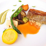 レストラン ペタル ドゥ サクラ - 肉料理(高座豚のカレー風味・クスクス添え、横浜農家の春の野菜、フキノトウマヨネーズ)