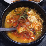 メイン料理のスンドゥブチゲ