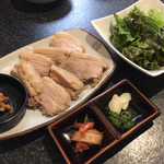 単品で注文したスユゥ。蒸した豚肉です。柔らかくて激ウマ！！