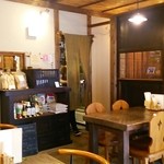 地粉うどん わだち草 - 和の感じな店内です