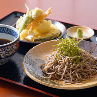 よいひ - 料理写真:天ざるそば