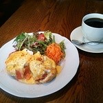 ハッシェル カフェ - エッグベネディクト1,300円＋珈琲200円