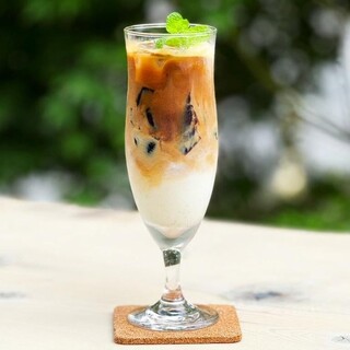 特別焙煎コーヒーでほっと一息。こだわりのカフェメニューが充実