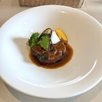 プロヴァンスの日曜日 - 本日のお肉料理：池田町の吟醸豚、オレンジと赤ワイン煮
