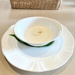 プロヴァンスの日曜日 - 特製スープ：マッシュルームとじゃがいもの冷製スープ