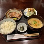 食堂 錦 - 錦定食(\850)　出汁巻玉子なし(-\250)　豚の西京焼きハーフ(+\500)　ポテサラ(+\300)