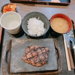 感動の肉と米 - 料理写真:ハラミステーキ(レギュラー)/1,300