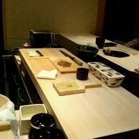 鮨 千陽 - 店内L字カウンター