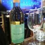 グラスワインは500円マスターに好みを言えばいろんなワインを出して下さります。