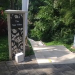 FOUR SEASONS RESORT BALI AT SAYAN - 2012年11月上旬。スパの入り口。