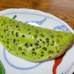 J.sweets Harmony - ①ふっくら蓬ふくさ(税込183円)
軟らかな生地と甘みの強い餡、そして寒天ベースのモチッとした生地、コンビニスイーツとほぼ同価格で老舗の和菓子が購入出来るのは良いですね