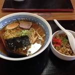 つわ野 - ラーメン半チャーハンセット550円