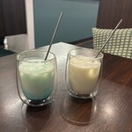 スープカレー 匙と香 - 青い森ラッシー 400円　プレーンラッシー 400円