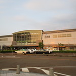 Kaga Hakusan Soba - 空港バス亭から駅を望む