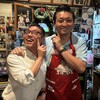 居酒屋　闘勝花 - 1人で来てた人とマスターの写真を、なぜか私が撮りました(笑)