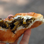 足立ベーカリー - 高菜パンの中