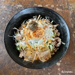 遥遥屋 - 麺の上の氷は邪魔くさい