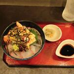 一粒屋 - 海鮮丼 (税込)1,380円 -全体(上から)- (2026.07.31)