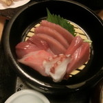 なすび - 「松」定食1000円の刺身。